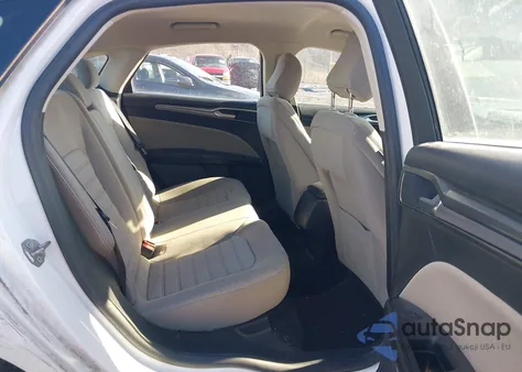 2020 Ford Fusion S z USA, uszkodzony, nr VIN 3FA6P0G79LR159473